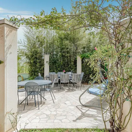 Apartman Blue Dolphin - Private Indoor Pool, Jacuzzi, Garden Split