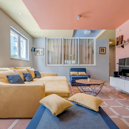 Blue Dolphin - Private Indoor Pool, Jacuzzi, Garden Διαμέρισμα *