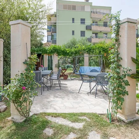 Blue Dolphin - Private Indoor Pool, Jacuzzi, Garden * Σπλιτ