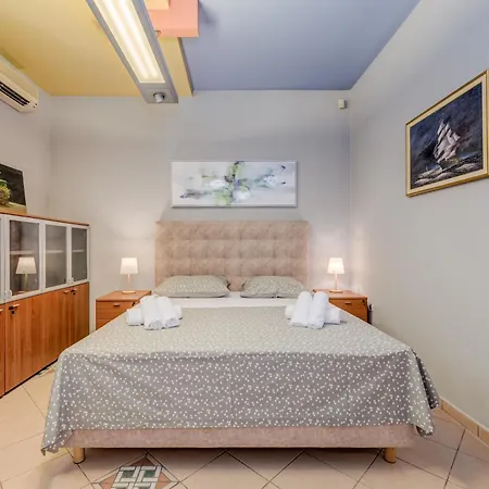 Blue Dolphin - Private Indoor Pool, Jacuzzi, Garden * Σπλιτ