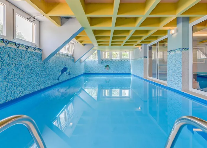 Apartamento Blue Dolphin - Private Indoor Pool, Jacuzzi, Garden