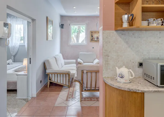 Apartamento Blue Dolphin - Private Indoor Pool, Jacuzzi, Garden