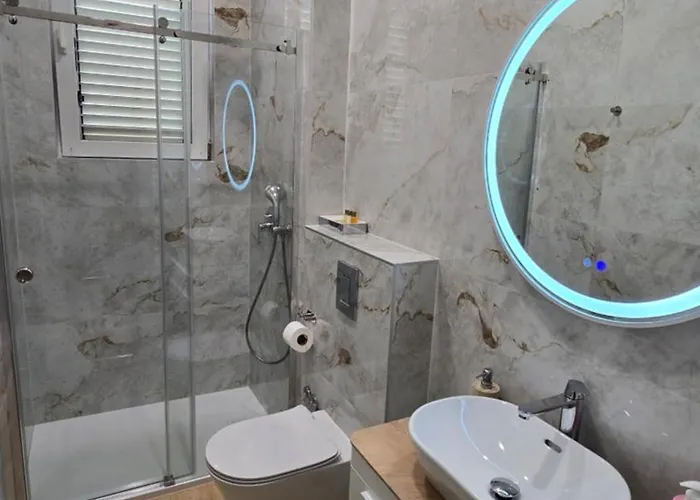 Apartamento Blue Dolphin - Private Indoor Pool, Jacuzzi, Garden *