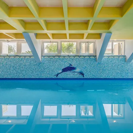 Blue Dolphin - Private Indoor Pool, Jacuzzi, Garden Apartment Split
