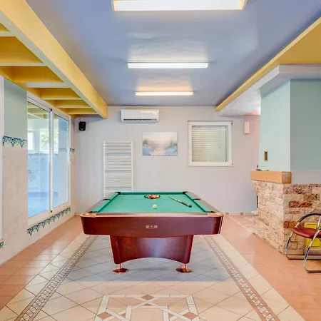 Blue Dolphin - Private Indoor Pool, Jacuzzi, Garden * Split