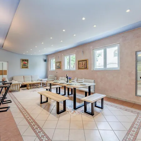 Blue Dolphin - Private Indoor Pool, Jacuzzi, Garden * Split