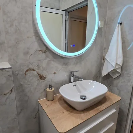 Apartment Blue Dolphin - Private Indoor Pool, Jacuzzi, Garden *