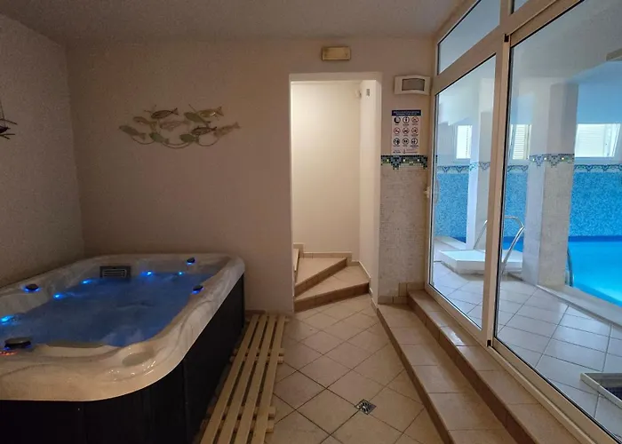 아파트 Blue Dolphin - Private Indoor Pool, Jacuzzi, Garden 스플리트