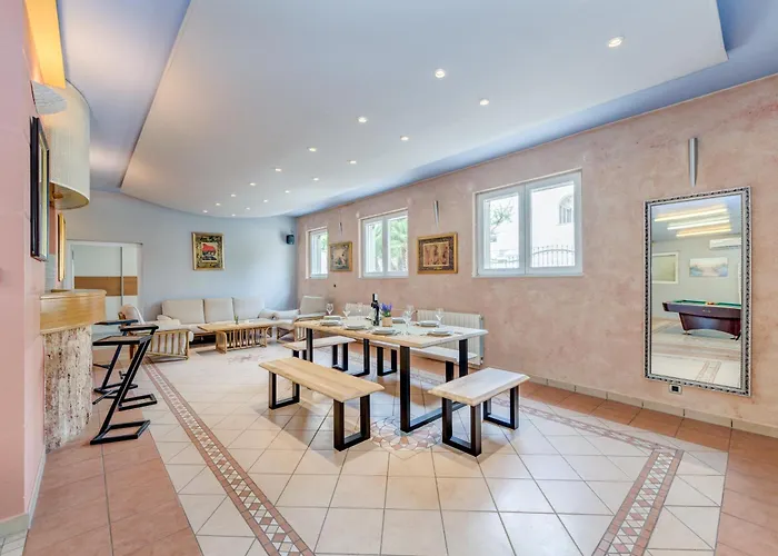 Blue Dolphin - Private Indoor Pool, Jacuzzi, Garden * Split