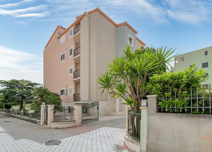 Blue Dolphin - Private Indoor Pool, Jacuzzi, Garden * Split