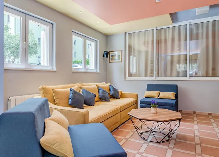 Blue Dolphin - Private Indoor Pool, Jacuzzi, Garden Apartman