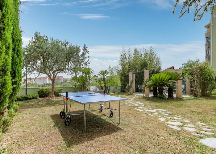 Blue Dolphin - Private Indoor Pool, Jacuzzi, Garden Apartman *